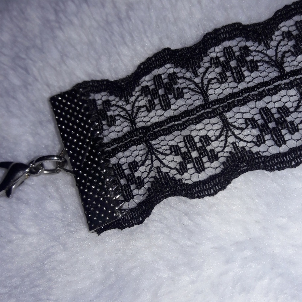 Choker - Picture 2 of 3